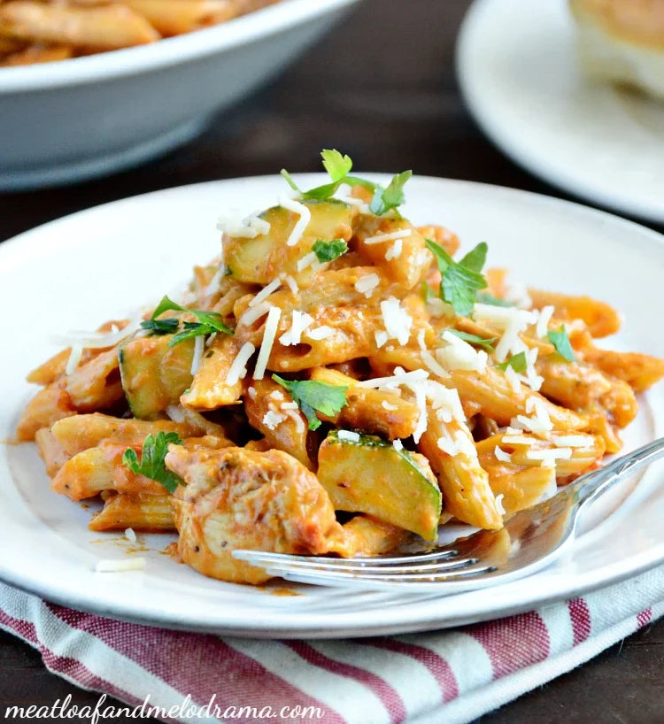 One-Pan Creamy Garlic Chicken Pasta Recipe